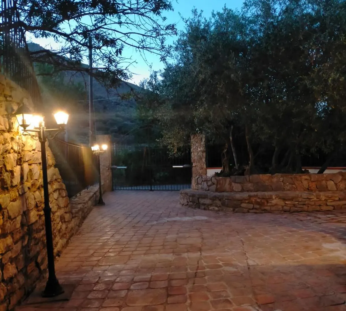 Menzel El Emir Villa Misilmeri Italy